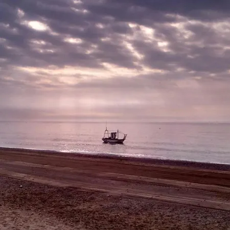 Junto Al Mar