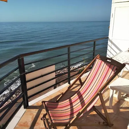 Junto Al Mar